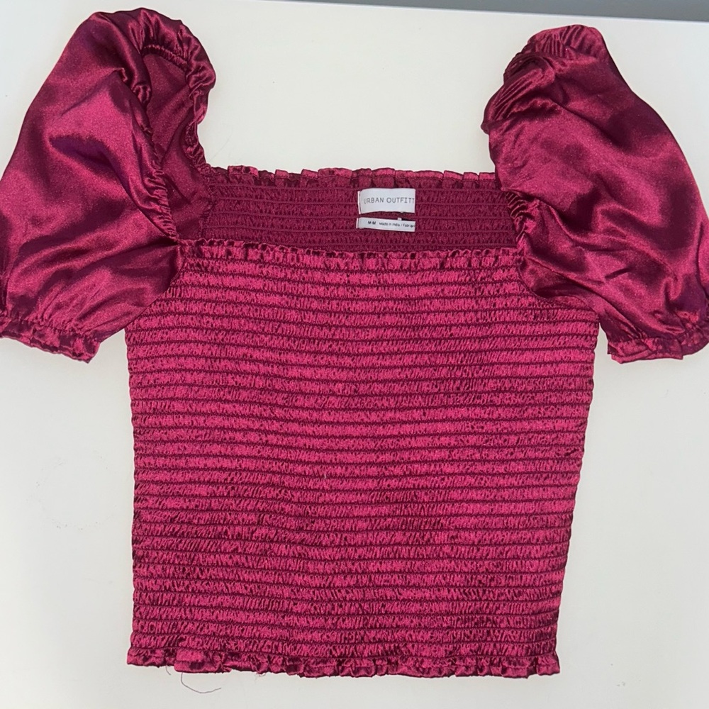 Dark pink stretchy shirt